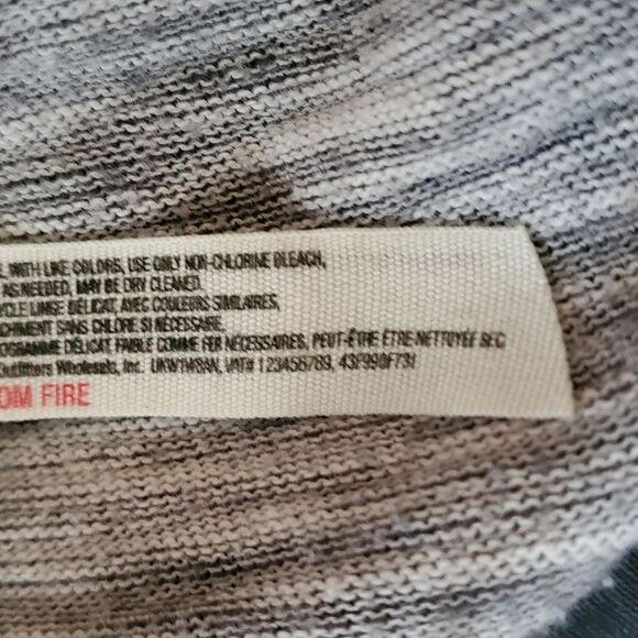 FP BEACH LARGE COWNECK MEDIUM GREY SWEATSHIRT.  PERFECT FOR COOL NIGHTS - Picture 7 of 9